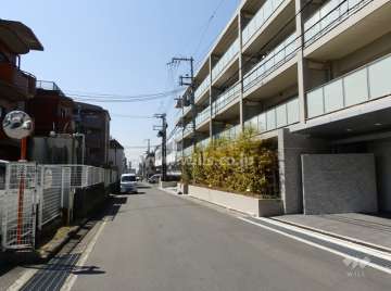 敷地南側の前面道路
