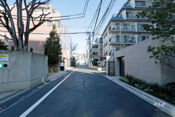 敷地北西側の前面道路