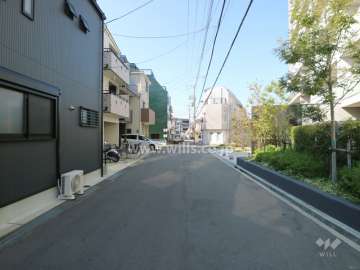 敷地南側の前面道路(東側から)