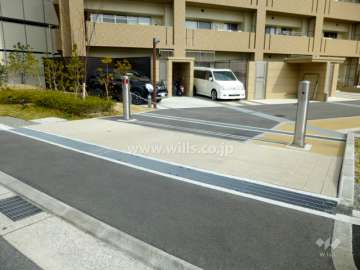 駐車場出入り口（ロボットゲート付き）