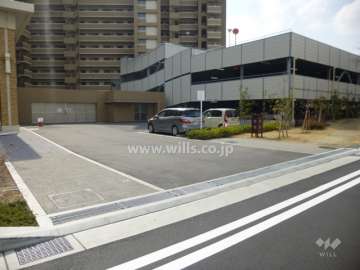 駐車場出入り口