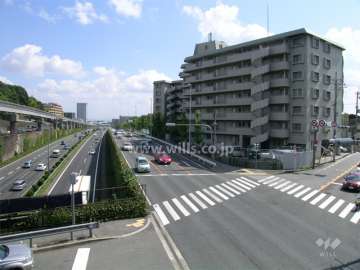 外観（北西側から）敷地北側には中央環状線が走っています。
