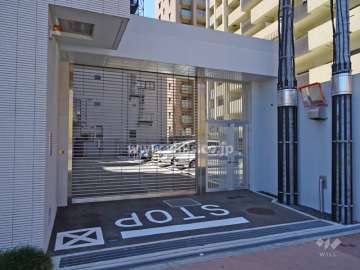 駐車場出入り口（リングシャッター付き）