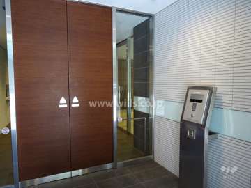 エントランスにはオートが設置されています。