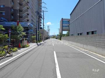 敷地北側の前面道路