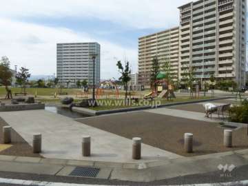 マンション西側の公園