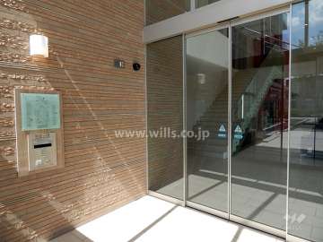 エントランスにはオートロックが設置されています。