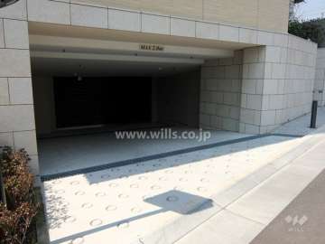 駐車場出入り口