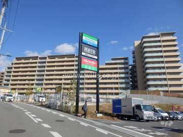 パークホームズ千里中央の外観（西側から）
