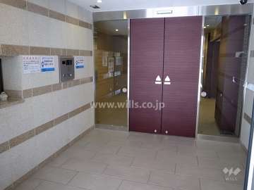 エントランスはオートロック付きです。