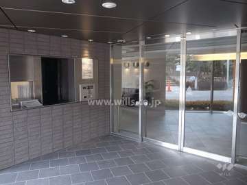 エントランスはオートロック付きです。