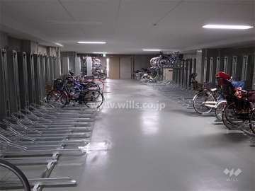 屋内にある駐輪場