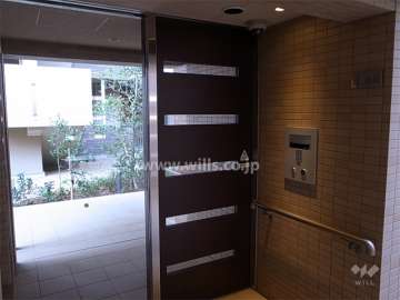 全4棟で構成されており、各棟の入口にもオートロックが設置されています。