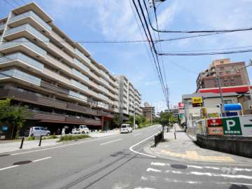 敷地南側の前面道路