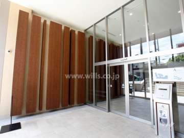 エントランスはオートロック付きです。