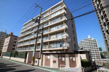 ファミリーコーポ緑地公園の外観（東側から）
