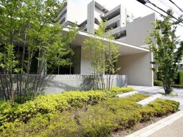 敷地西側にあるエントランス