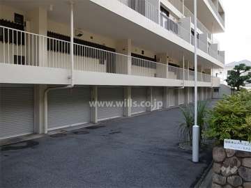 敷地内駐車場（屋内　シャッター付き）