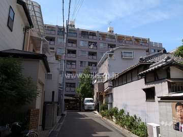 敷地の東側には一戸建て街が広がっています。