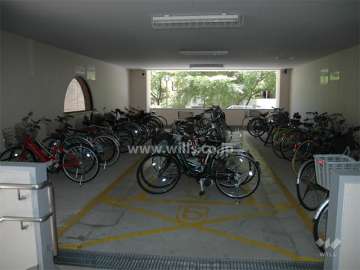 ピロティにある駐輪場