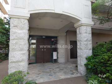 豪華な雰囲気のエントランス