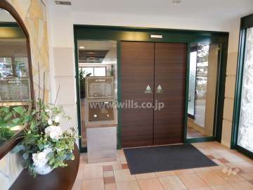 エントランスはオートロック付きです。