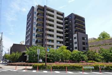 プレミスト西宮北口の外観（西側から）