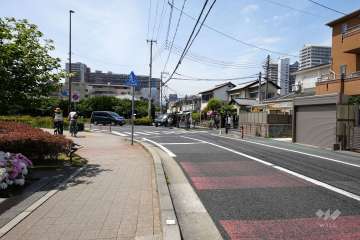 敷地北側の前面道路