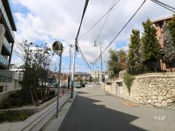 敷地北側の前面道路(東側から)