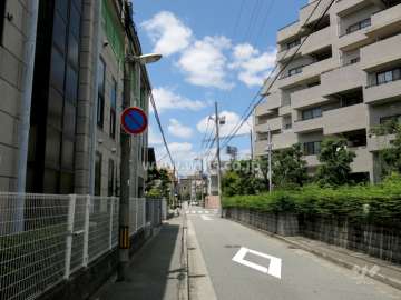 敷地南西側の前面道路