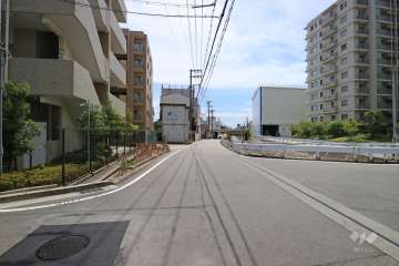 敷地西側の前面道路（南方向）