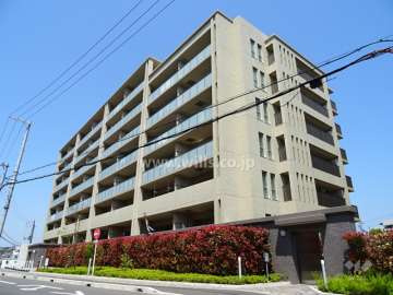 ウェリス千里山ヒルズの外観（南東側から）