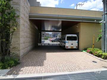 駐車場出入り口