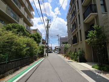 敷地東側の前面道路