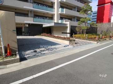 駐車場出入り口