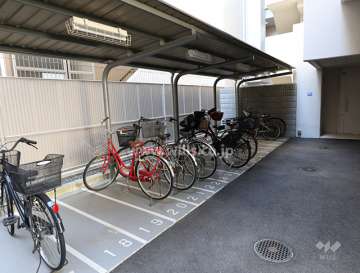 駐輪場（南東側）