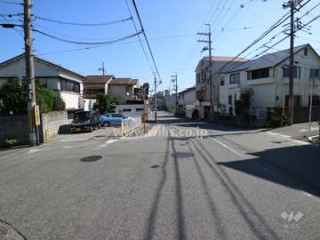敷地の近くを平塚熊野田線が走っています。