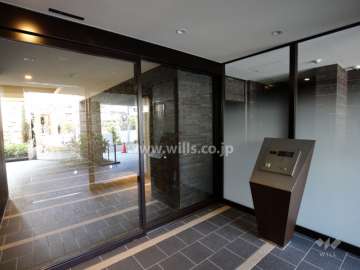 エントランスはオートロック付きです。