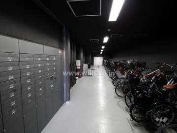 宅配ボックスと駐輪場