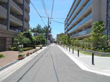 敷地東側の前面道路