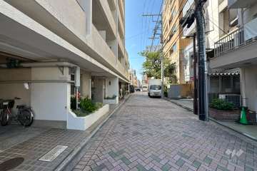 敷地東側の前面道路