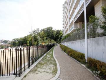 敷地東側の公園との間にある通路