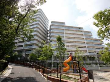 ロジュマン千里中央の外観（南東側から）
