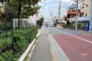 敷地南側の前面道路