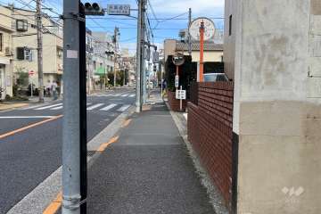 敷地北東側の前面道路