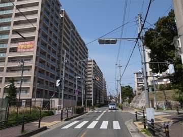 敷地東側の前面道路