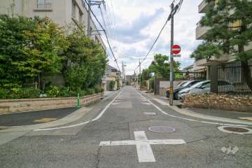 敷地北側の前面道路