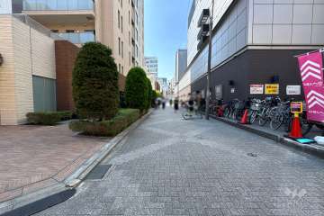 敷地西側の前面道路