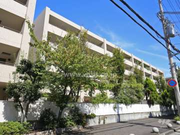 ファミール芦屋ガーデンスクエア2番館の外観（南西側から）