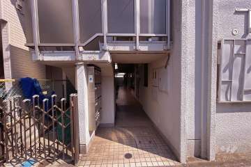 住戸入り口（共用ポスト）